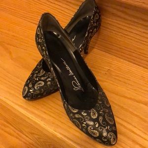 THOMAS WALLACE Black gold heels, good condition